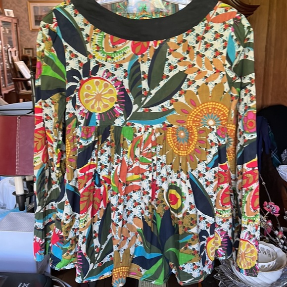 Fun multi colored top - Picture 4 of 4